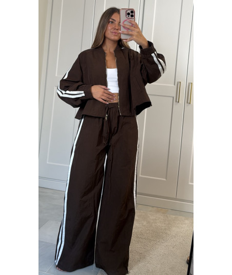 Conjunto adi